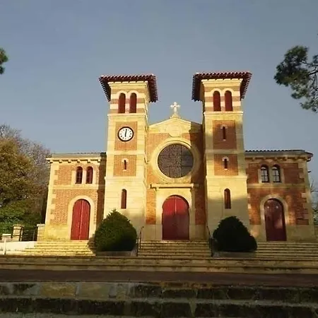 House De 100m² En Bord De Golf. Villa