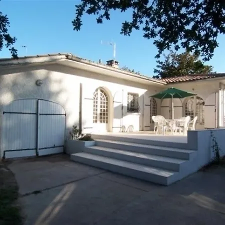 House De 100m² En Bord De Golf. Villa