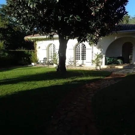Villa House De 100m² En Bord De Golf. Pyla-sur-Mer